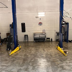 Service bays with lifts